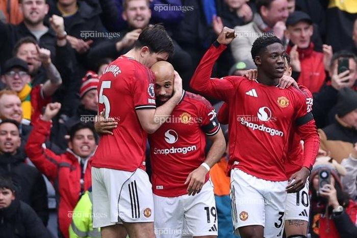 Man United thời tới, cản không nổi