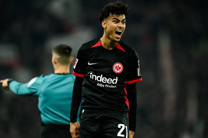 Man United và Arsenal cạnh tranh chữ ký hậu vệ người Đức