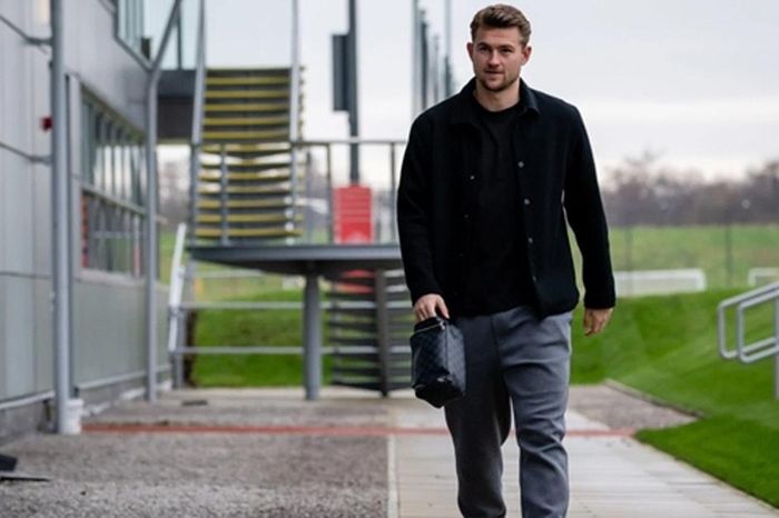Man United và bài toán hàng thủ: Vì sao không thể đặt cược vào De Ligt và Martinez?