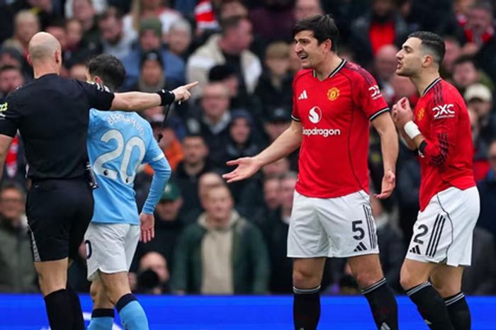 Man Utd đè bẹp Man City: Michael Carrick hồi sinh Quỷ đỏ và bài toán Diogo Dalot