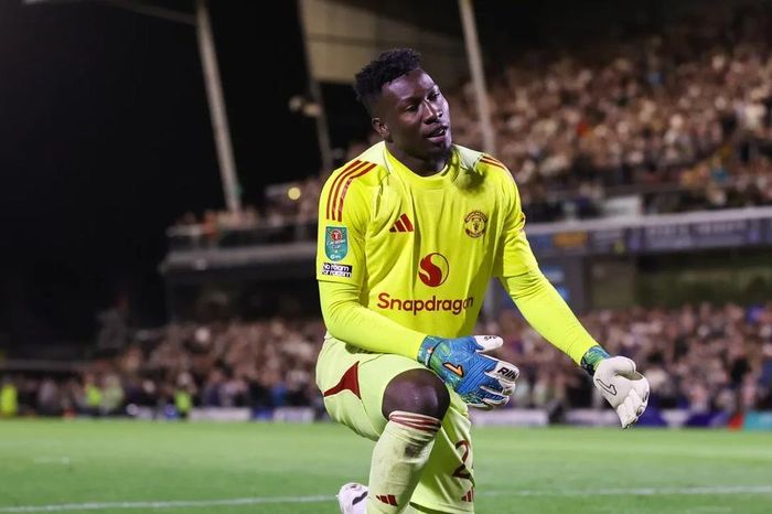 Man Utd 'dở khóc dở cười' với thủ thành Onana