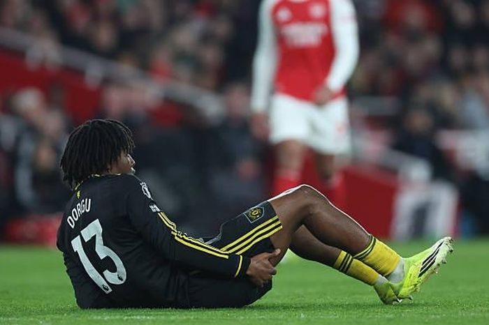 Man Utd tổn thất lớn trong cuộc đua top 4