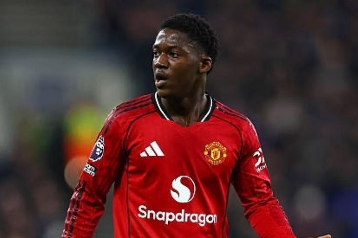 Man Utd vẫn 'thờ ơ' với hợp đồng của Mainoo