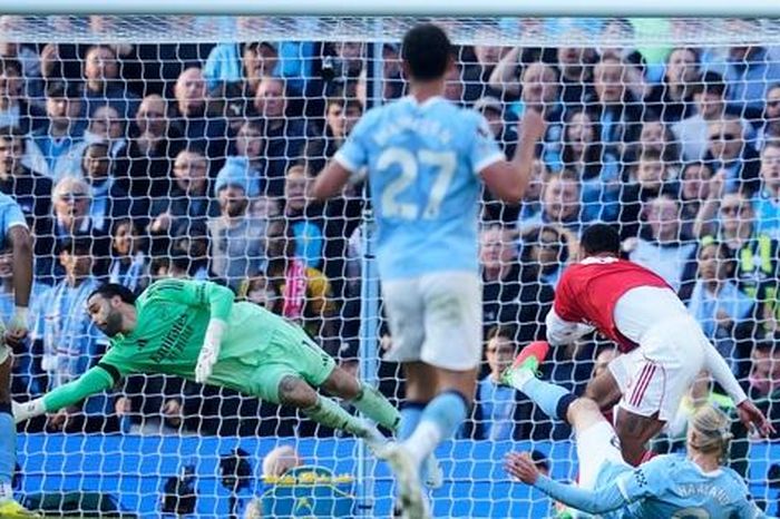 Manchester City phả hơi nóng vào gáy Arsenal sau chiến thắng nghẹt thở