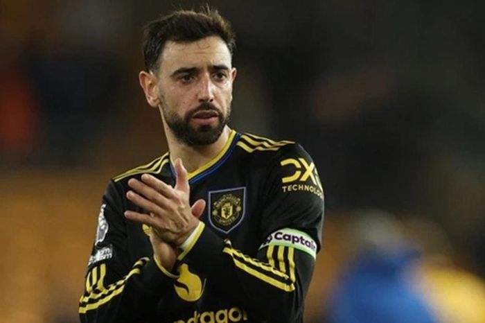 Manchester United hạ Arsenal 3-2: Michael Carrick giải mã Bruno Fernandes bằng sơ đồ 4-2-3-1