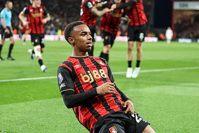 Manchester United nhắm Eli Junior Kroupi: Thương vụ tiềm ẩn sự dư thừa dưới thời Carrick