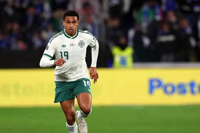Manchester United nhắm Shea Charles giá 20 triệu bảng: Bước ngoặt trong tư duy chuyển nhượng