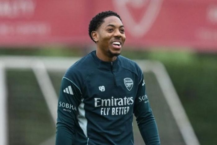 Manchester United săn đón Myles Lewis-Skelly: Mức phí điên rồ và canh bạc tương lai