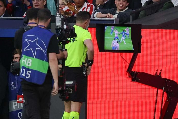 Mất oan phạt đển, Arsenal bị 'xử ép' ở bán kết Champions League?