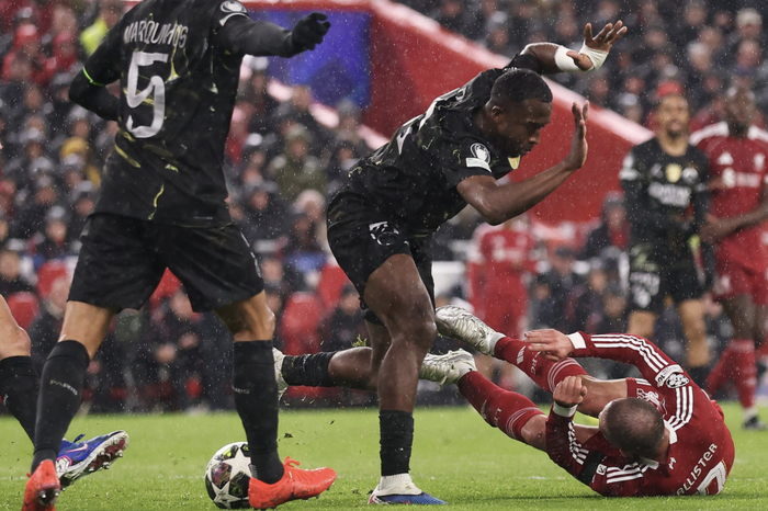 Mất phạt đền, HLV Liverpool bức xúc