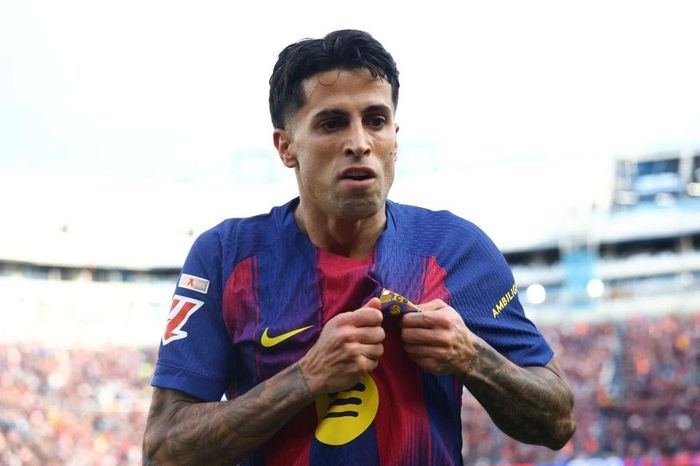 Mâu thuẫn 15 triệu euro khiến Barca khó có Cancelo