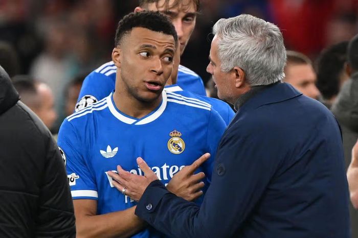 Mbappe bóng gió về Mourinho, HLV của Real Madrid lên tiếng