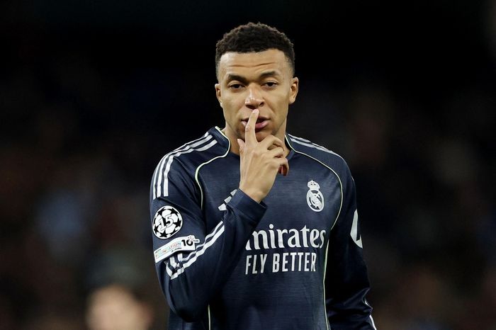 Mbappe chạm trán Vinicius trước World Cup