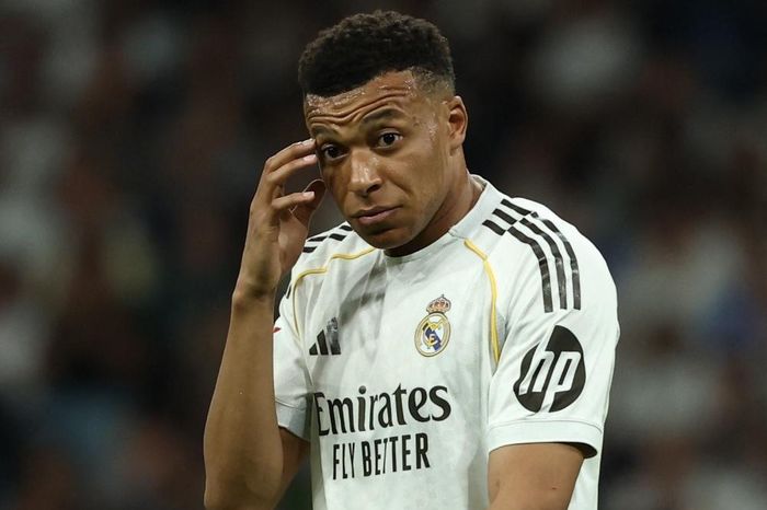 Mbappe sa sút khó hiểu