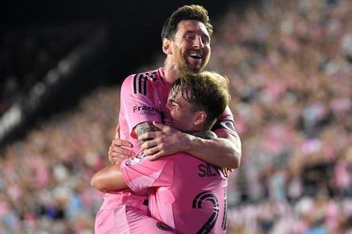 Messi bất ngờ được vinh danh đặc biệt