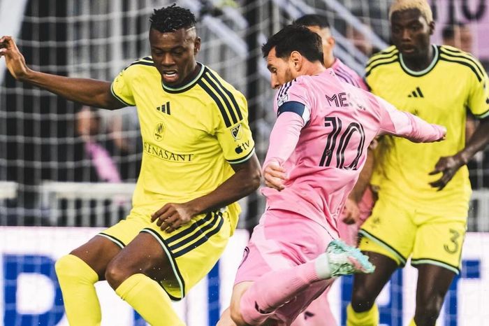 Messi cán mốc 900 bàn, Inter Miami vẫn bị loại