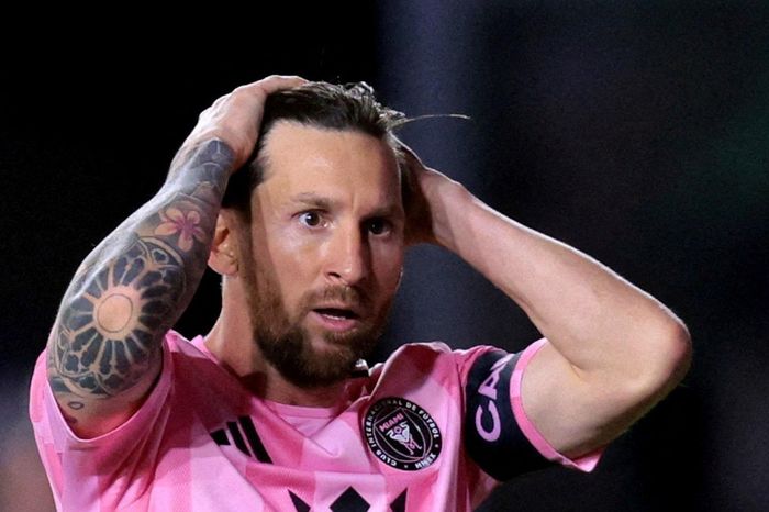 Messi chưa thể chạm mốc 900 bàn thắng như Ronaldo