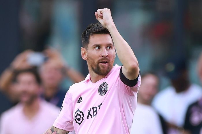 Messi tiến sát cột mốc mà ít ai ngờ tới