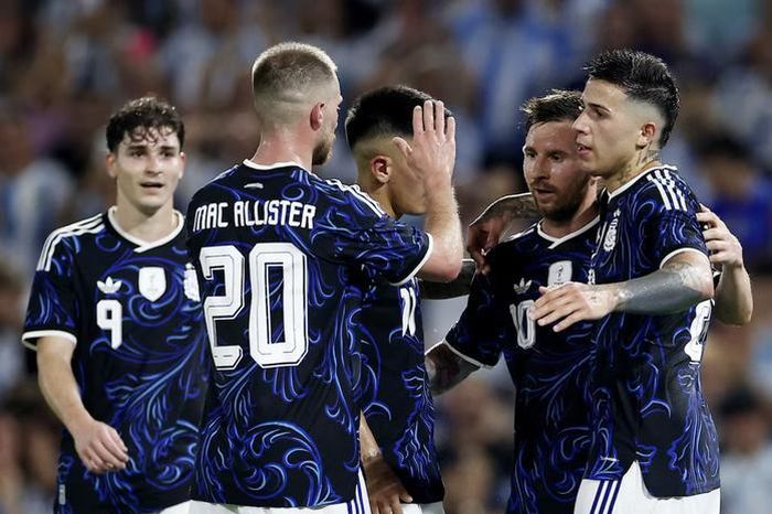 Messi tỏa sáng, Argentina đè bẹp Zambia 5-0 tại Buenos Aires