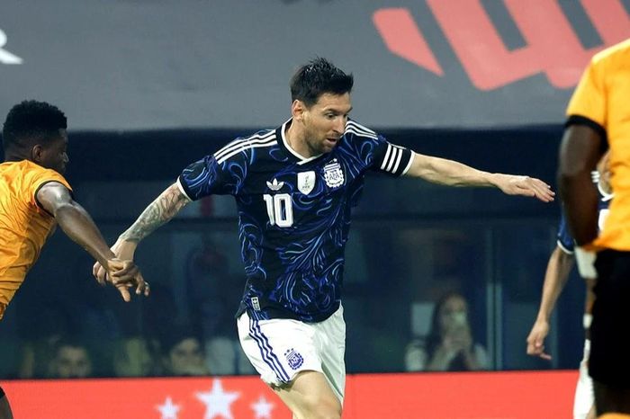 Messi tỏa sáng, Argentina vùi dập Zambia 5-0