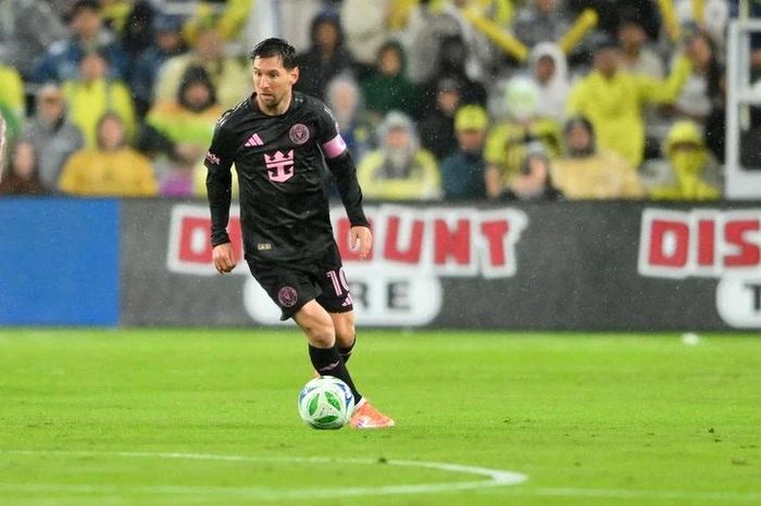 Messi vượt Pele, tiệm cận kỷ lục 'Vua sút phạt'
