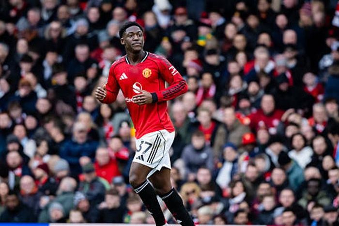 Michael Carrick giải phóng Kobbie Mainoo: Màn trình diễn thượng hạng khuất phục Man City