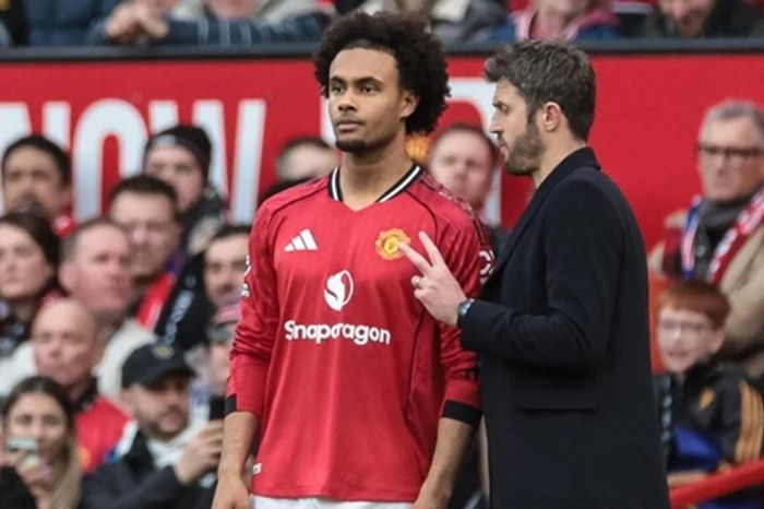 Michael Carrick và bài toán Joshua Zirkzee: Đã đến lúc ngừng lãng phí số 10 ảo