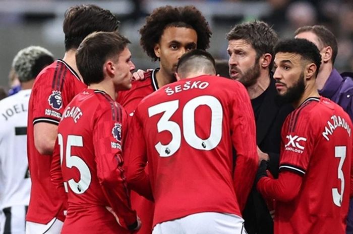 Michael Carrick và nghệ thuật hồi sinh Manchester United từ đội hình thiếu chiều sâu
