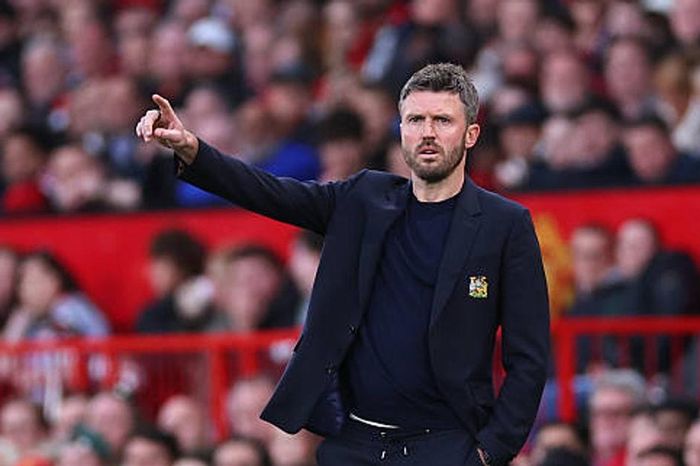 Michael Carrick và nước cờ 5 hậu vệ giúp Man Utd thắng Brentford 2-1