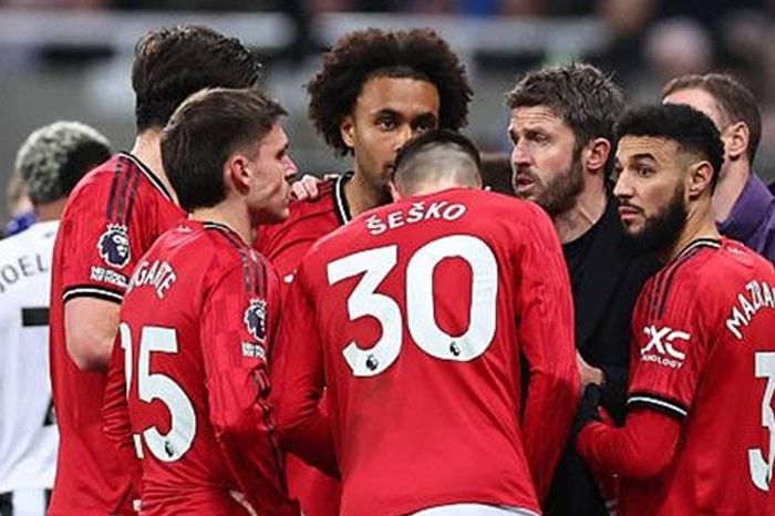 Michael Carrick và sai lầm giáo án: Manchester United trả giá đắt về thể lực tại Ngoại hạng Anh