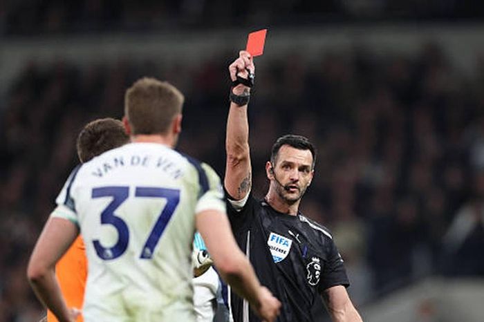 Micky van de Ven và cuộc khủng hoảng tại Spurs: Từ hy vọng đến gánh nặng phòng ngự