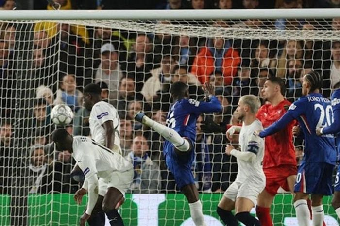 Moises Caicedo tỏa sáng giúp Chelsea hạ Pafos 1-0 và vươn lên top 8 Champions League