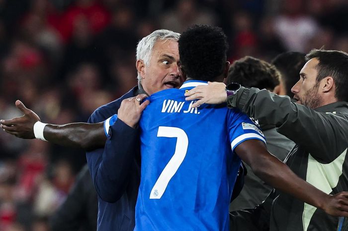 Mourinho bị chê đạo đức giả vì 'dạy đời' Vinicius