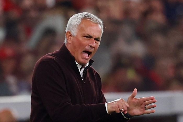 Mourinho bị gọi là 'thảm họa'