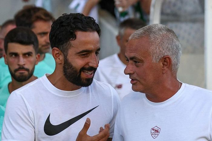 Mourinho nhận công việc trong mơ, tin vui cho Amorim sau khi bị MU sa thải