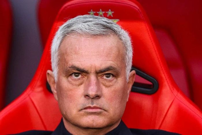 Mourinho phẫn nộ khi bị gọi là 'kẻ phản bội' 50 lần