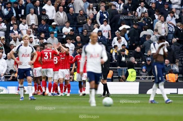 MU lấy vé chơi Champions League, Tottenham lao thẳng xuống hạng