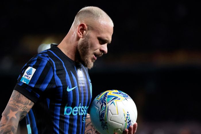 MU mua hụt hậu vệ Inter sau một cuộc gọi