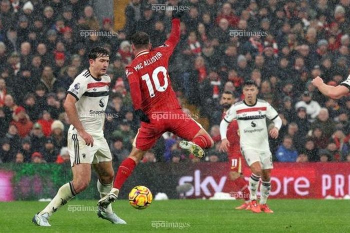 MU nổ 'bom tấn' điên rồ