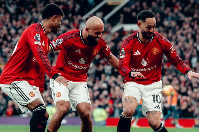 MU thắng nghẹt thở Fulham: Carrick và chất 'Fergie Time'