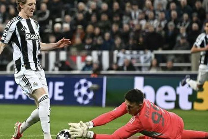 Mưa bàn thắng của Newcastle tiễn Qarabag rời Champions League