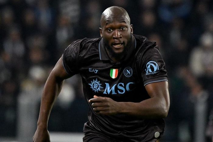 Napoli kỷ luật nặng Lukaku