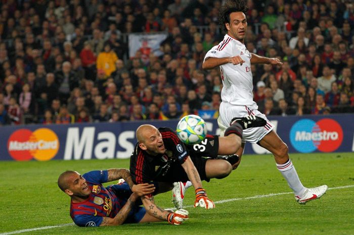 Nesta - nghệ thuật xoạc bóng của một quý ông phòng ngự