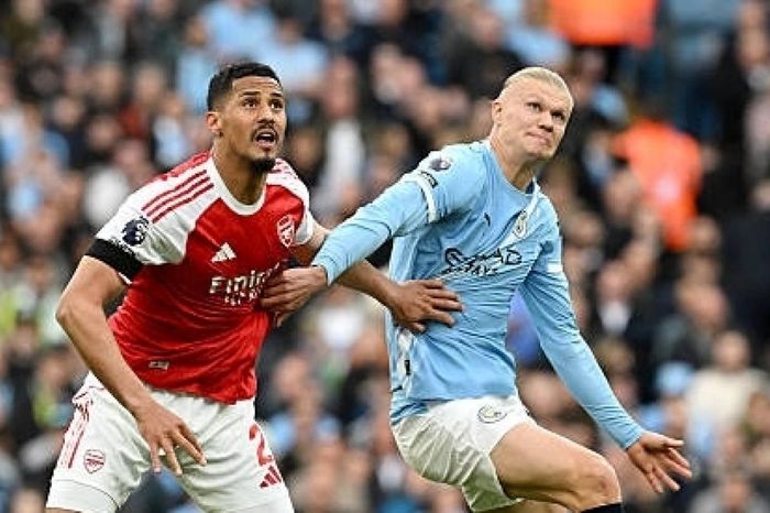 Nếu Arsenal và Man City bằng điểm, chức vô địch Ngoại hạng Anh sẽ thuộc về đội nào?