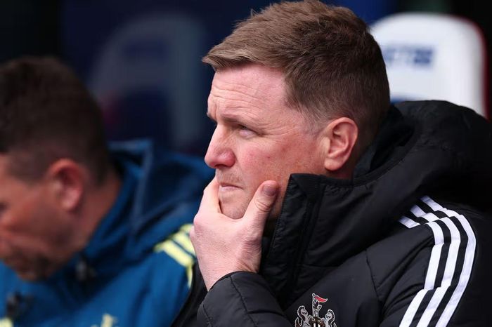 Newcastle đưa ra quyết định về việc sa thải HLV Howe sau tranh cãi lớn