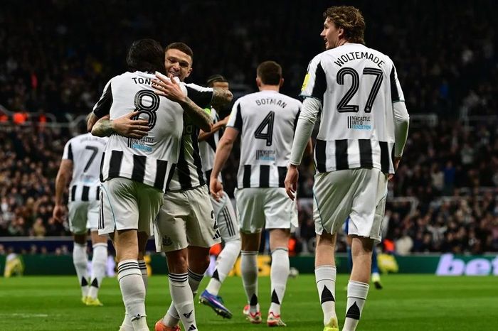 Newcastle United thắng kịch tính, giành vé vào vòng 1/8 Champions League