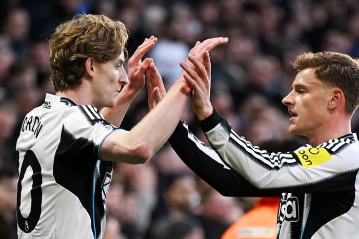 Newcastle xuất sắc đánh gục Chelsea