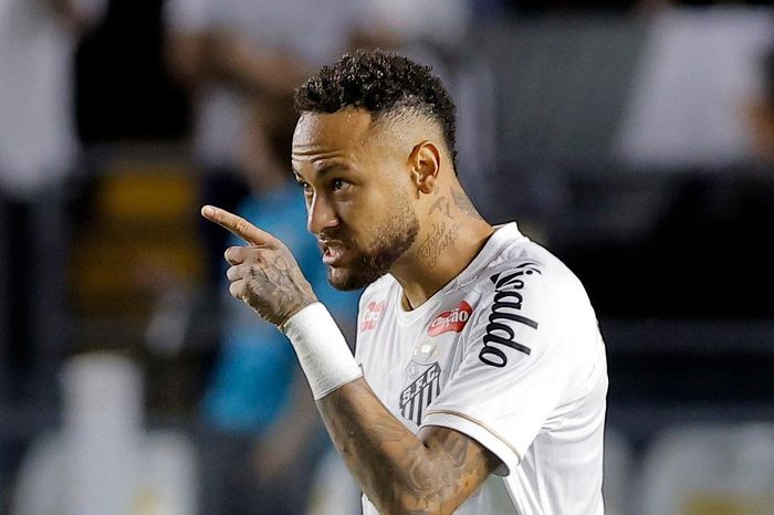 Neymar gọi CĐV là 'gã béo'