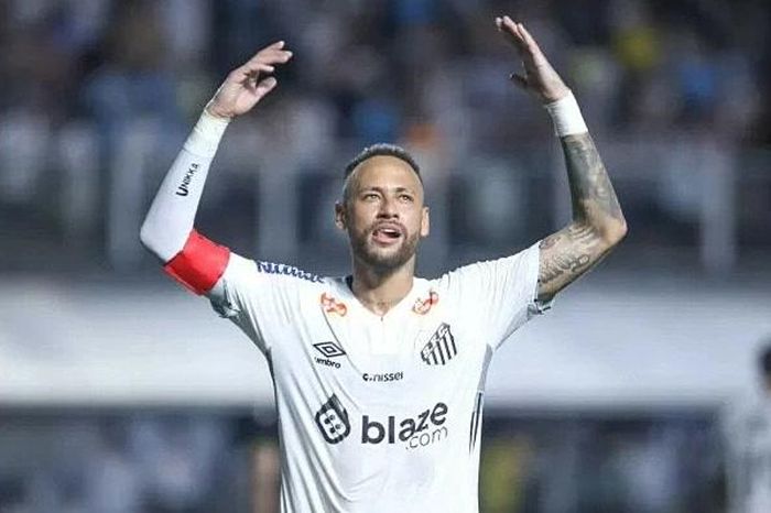 Neymar tái xuất sau hơn hai tháng