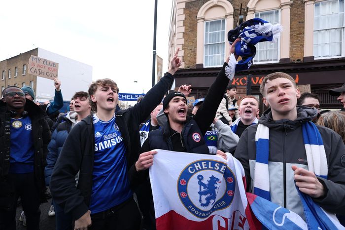 Nghi vấn CĐV Chelsea bị tấn công bằng dao phải nhập viện